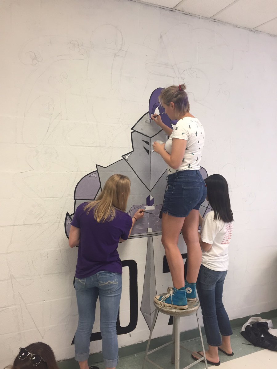 Chantilly_HS's tweet photo. Check out the progress the Class of 2017 is making on their new mural! #chantillypride https://t.co/MLdd8FL1ON