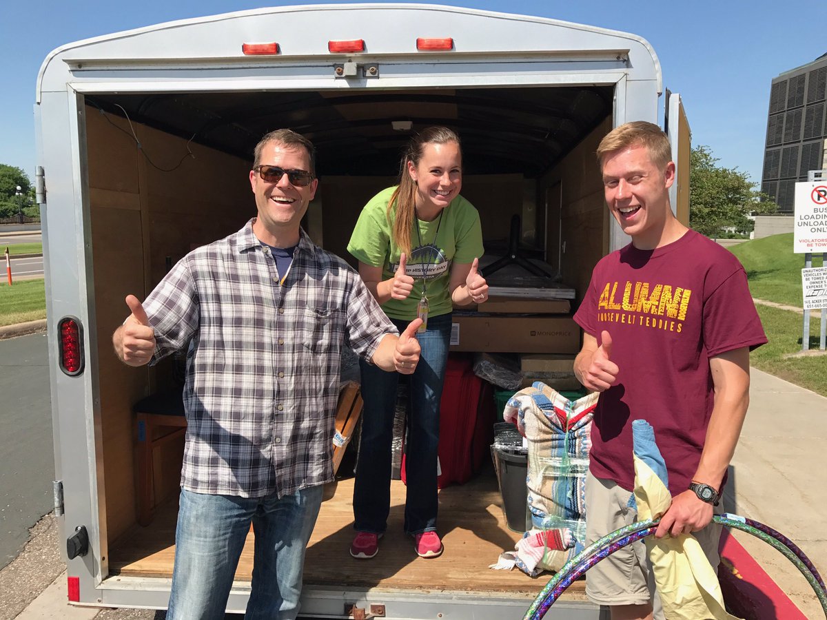 MNHistoryDay's tweet photo. See you in Maryland Team Minnesota! (Shoutout to the Grube's for hauling our stuff!) #NHDcountdown is on- 3 days to go! #NHD2017 #MNHD17 https://t.co/chg1Bj2TKj