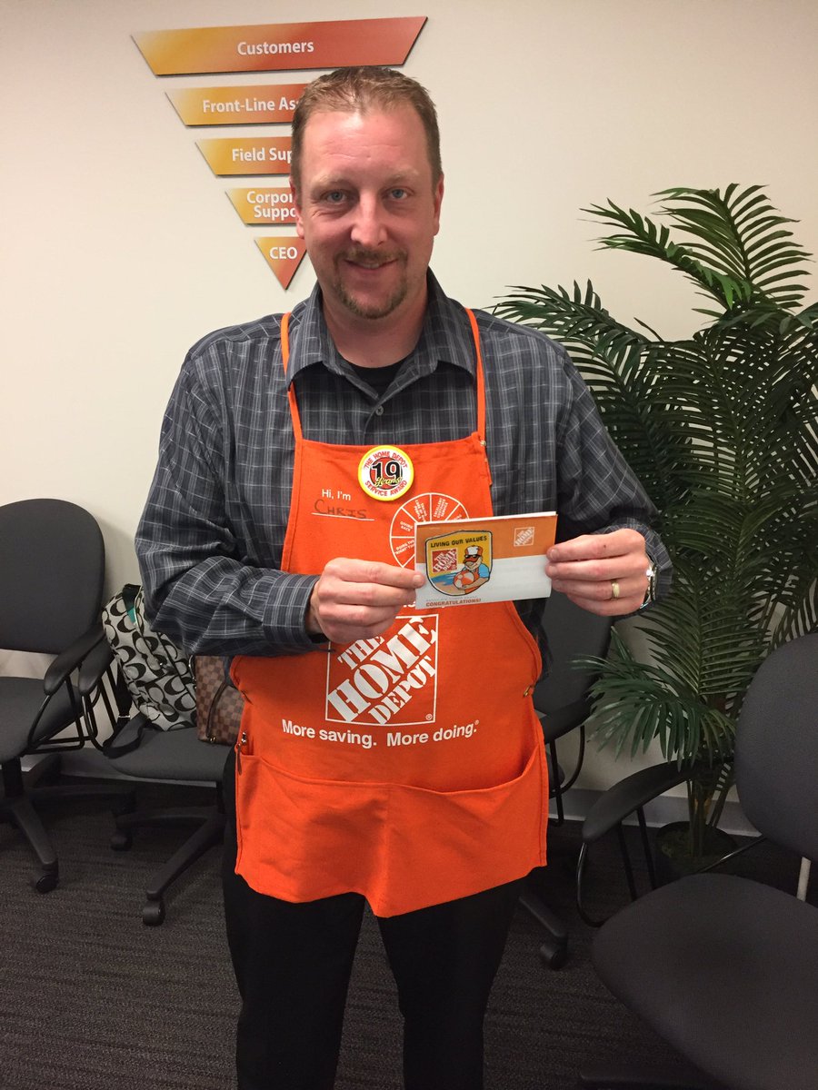 thdShannon's tweet photo. Great job DSM Chris! Thank you for your passion &amp; commitment for driving world class customer service! https://t.co/jc0Ykk4VjZ