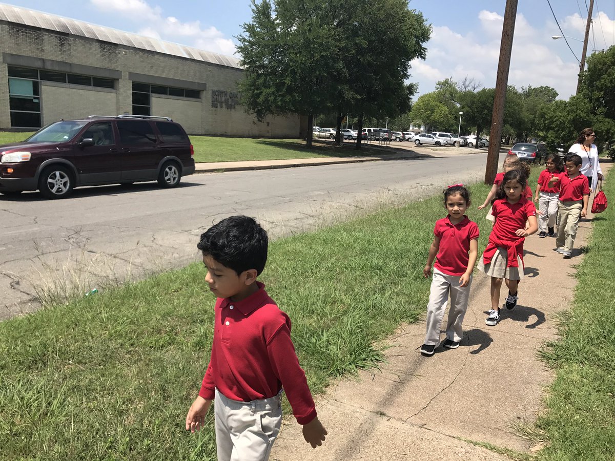 inroom110's tweet photo. We loved walking to the North Oak Cliff Library! We learned more about the @dallaslibrary #mayorssummereadingchallenge. #msoctx https://t.co/ORFzS7JQYf