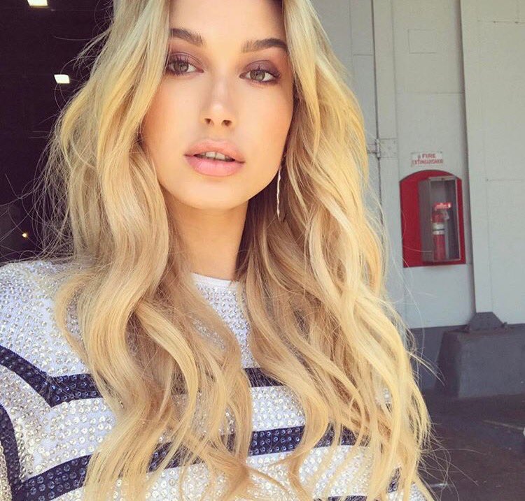 | #FreeRol |

➼ 20 años.
➼ Americana.
➼ Modelo de publicidad y pasarela.
➼ Rol corto/medio/extenso.

¿Rt? ✨