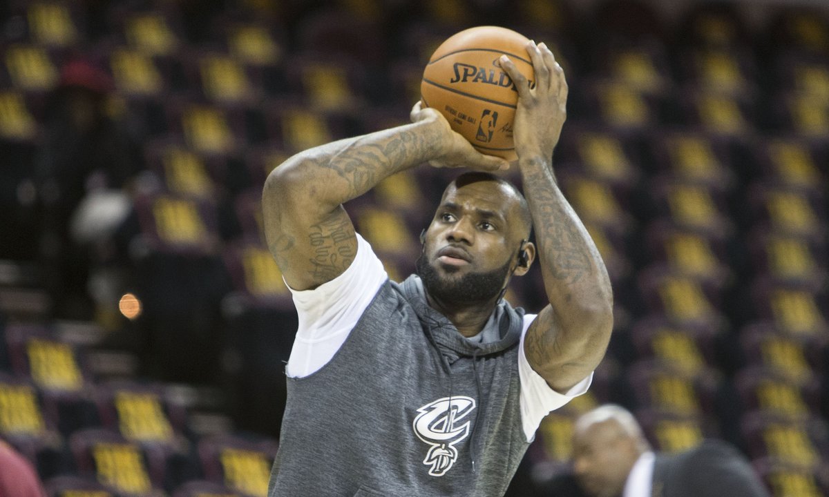 brossiterREP's tweet photo. Lebron James warms up before game 3 of the NBA Finals. https://t.co/oAtVZ1Su7d