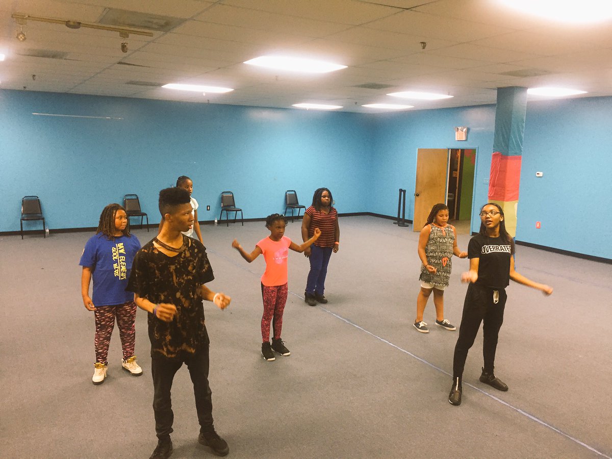 _iampoca_'s tweet photo. First day of Newbie practice went perfect ! And I got to see my teen choreographers st work. #A1proud https://t.co/L4ma9DLr6z