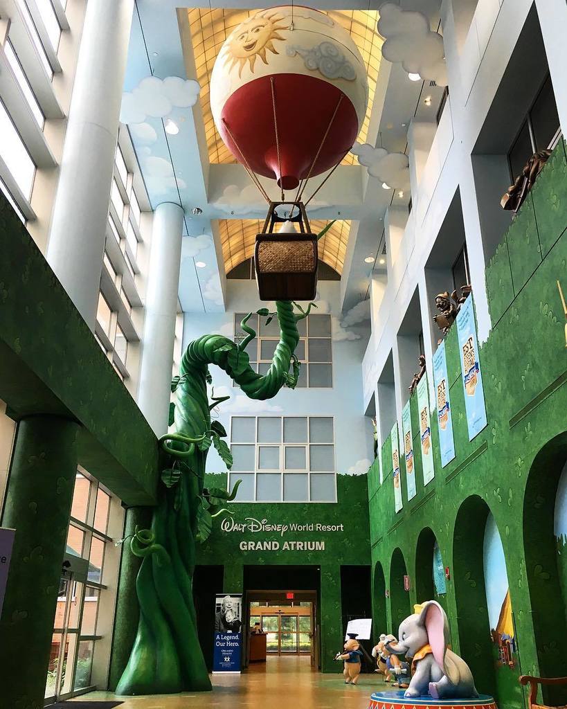 Wendilioness's tweet photo. 6🔸7 entrance | grand atrium at the children's hospital 💜 | #disney #childrenshospital #grandatrium #beanstalk #dumbo #threelittlepigs #hota… https://t.co/yvgpa70gon