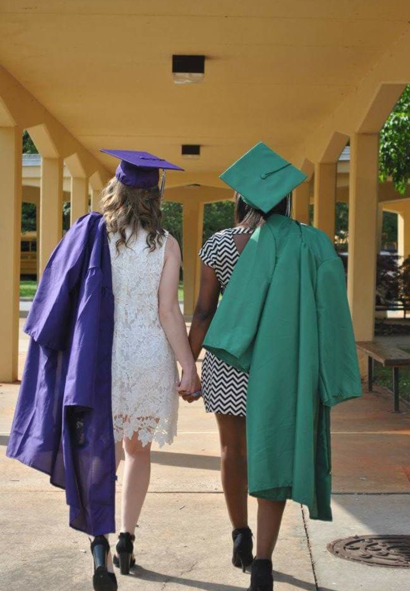 Jaime_Marlo's tweet photo. Took pictures with my best friend today 💚💜 https://t.co/7dBJgB98jF