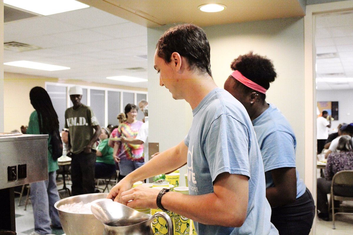 Today was the first day for our students to serve with TFI in the community. @Mannacafe1 <a href="/lnftn/">Loaves and Fishes</a> <a href="/austinpeay/">Austin Peay State University</a> #tfigrows