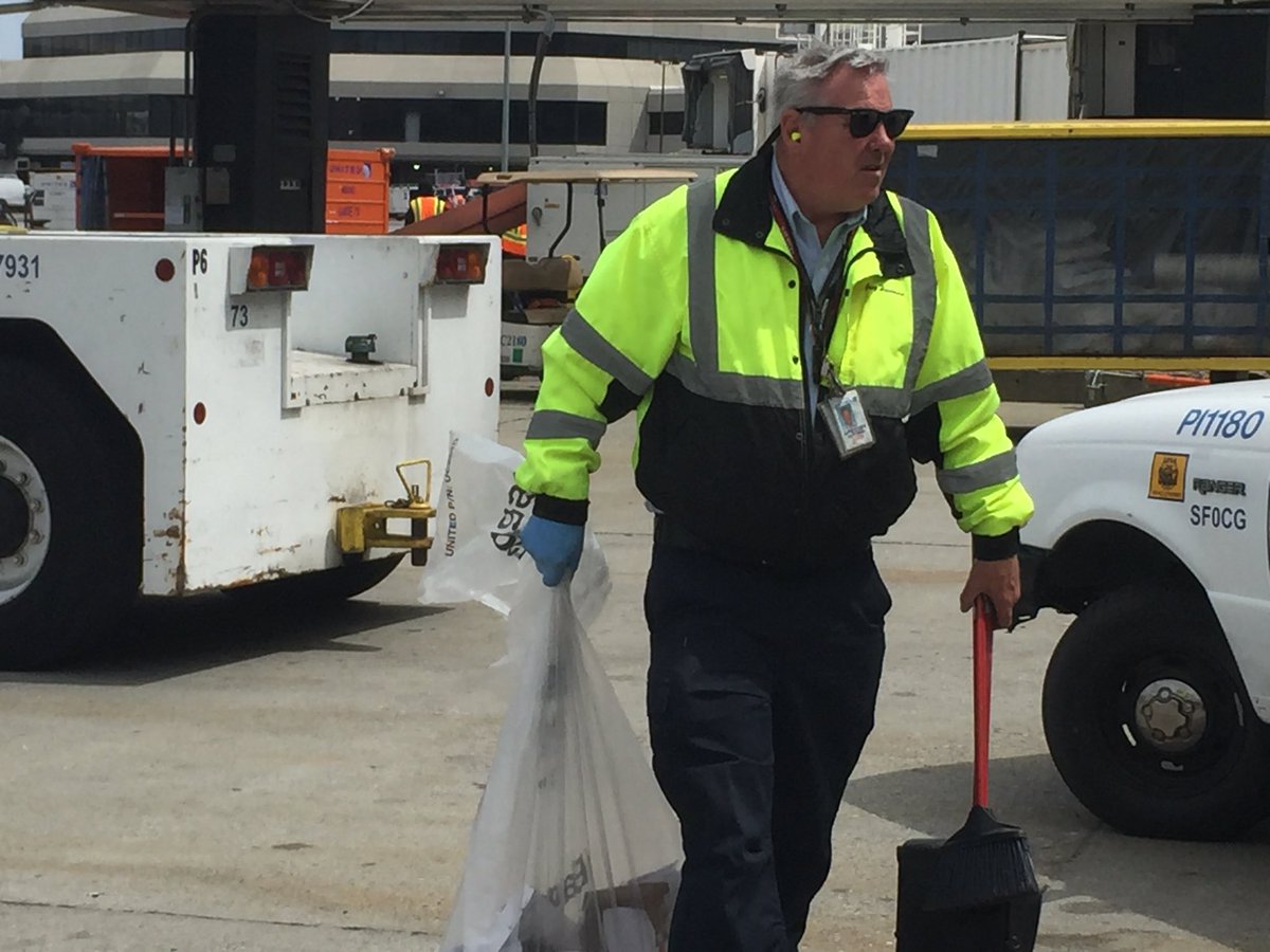bedoodles's tweet photo. FOD WALK SFO today! @sfo_safety @weareunited @MikeHannaUAL https://t.co/jHwPivh91Z