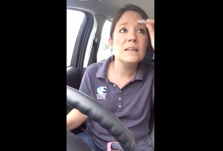 Need a smile? Video of 'eyebrow stamp' testing goes viral» buff.ly/2qXU1Ov