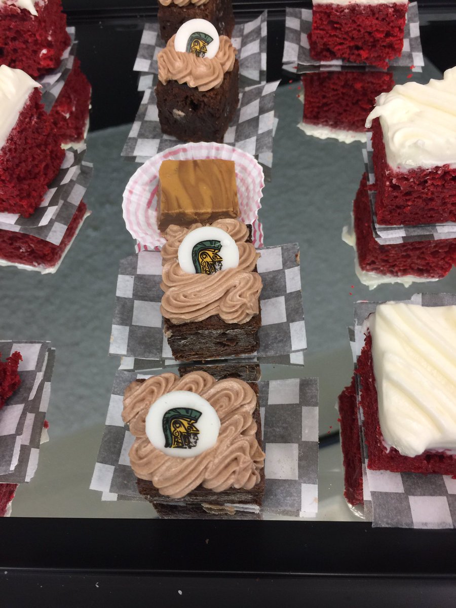 BownessHighCBE's tweet photo. CTS Awards Celebration wasn't complete without chocolate Trojans. #culinaryforthewin #ctsrocks https://t.co/3HD6jpcrON