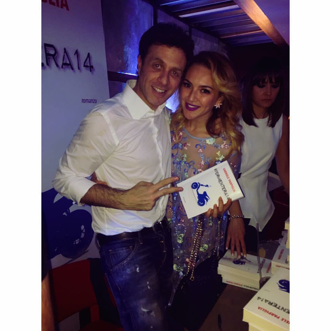 BezzazRajae's tweet photo. ... leggere ๐ scrivere ๐ attivitร nobili ed intramontabili ๐๐ป#goodjob @Parpiglia #grazie #perladedica #soonice #formentera14 #theroom https://t.co/4X1kwQjZDc