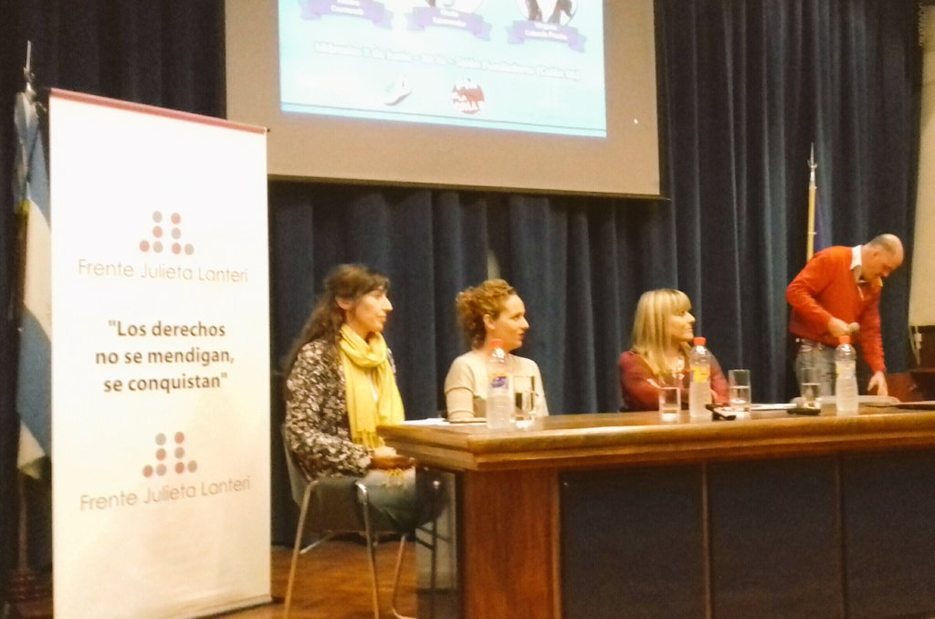 Comenzamos la actividad "MUJERES EN EL MEDIO" gracias <a href="/mgestremador/">Ma. Gisela Estremador</a> <a href="/spcrucianelli/">Sandra Crucianelli</a> y Virginia Calzada por la exposición