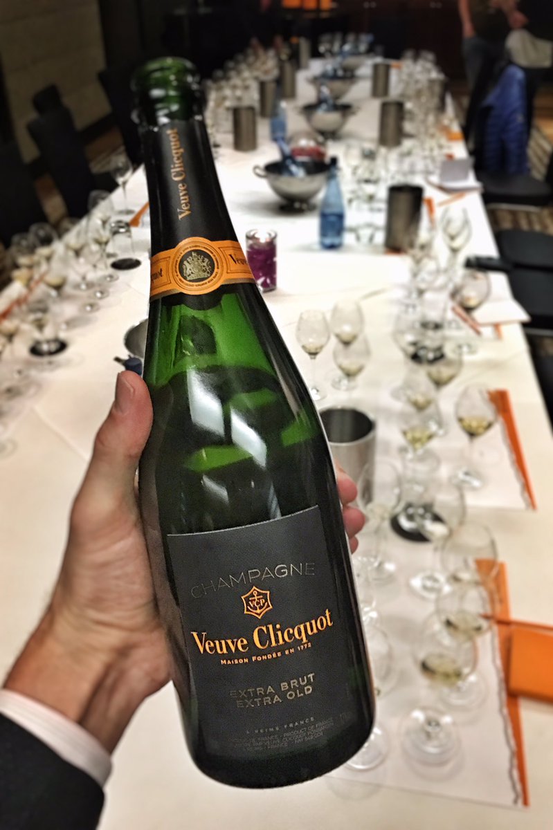 finewinetwitta's tweet image. The @VeuveClicquot Extra Brut Extra Old all reserve wine, blend 10,09,08,06,96,88. 47%PN, 27%CH, 26%PM. 3yr lees tank, 3yrs bottle. 3g/l.
