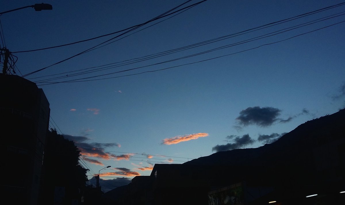 Ivan_Granizo's tweet photo. #clouds #cellpic #bañosdeaguardiente https://t.co/hgyjhPDmwu