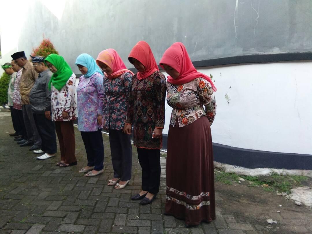 rahmatas59's tweet photo. Apel pagi kamis 08 Juni 2017,UPTD Pendidikan Kecamatan Jatiluhur @DediMulyadi71  @BKPSDM_PWK  @disdikpora_pwk https://t.co/vYipMDIZHl