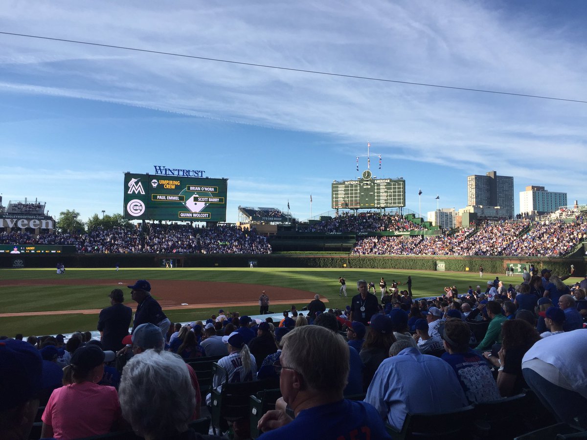 hotdougs's tweet photo. It's a spectacular night to eat some sausage and beat some fish! Let's go @Cubs!! @LevyRestaurants #ThatsCub #Platform14 https://t.co/XWPlpUNrgL
