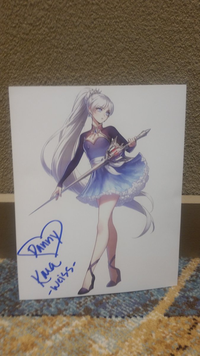 xXBottleOfWinXx's tweet photo. Meeting @Kara4tx at #phoenixcomicon was an honor. Thank you for visiting my home of phoenix! #phxcc #phxcc17 #phoenixcomicon2017 https://t.co/QXuhB1r4Yn