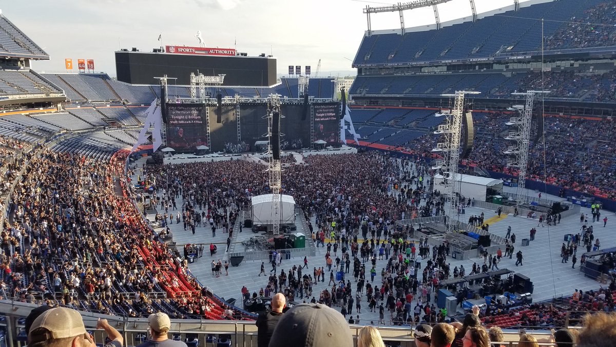 AmericnBlackout's tweet photo. Ready for @Metallica ! https://t.co/Ccvq9Hqkn7