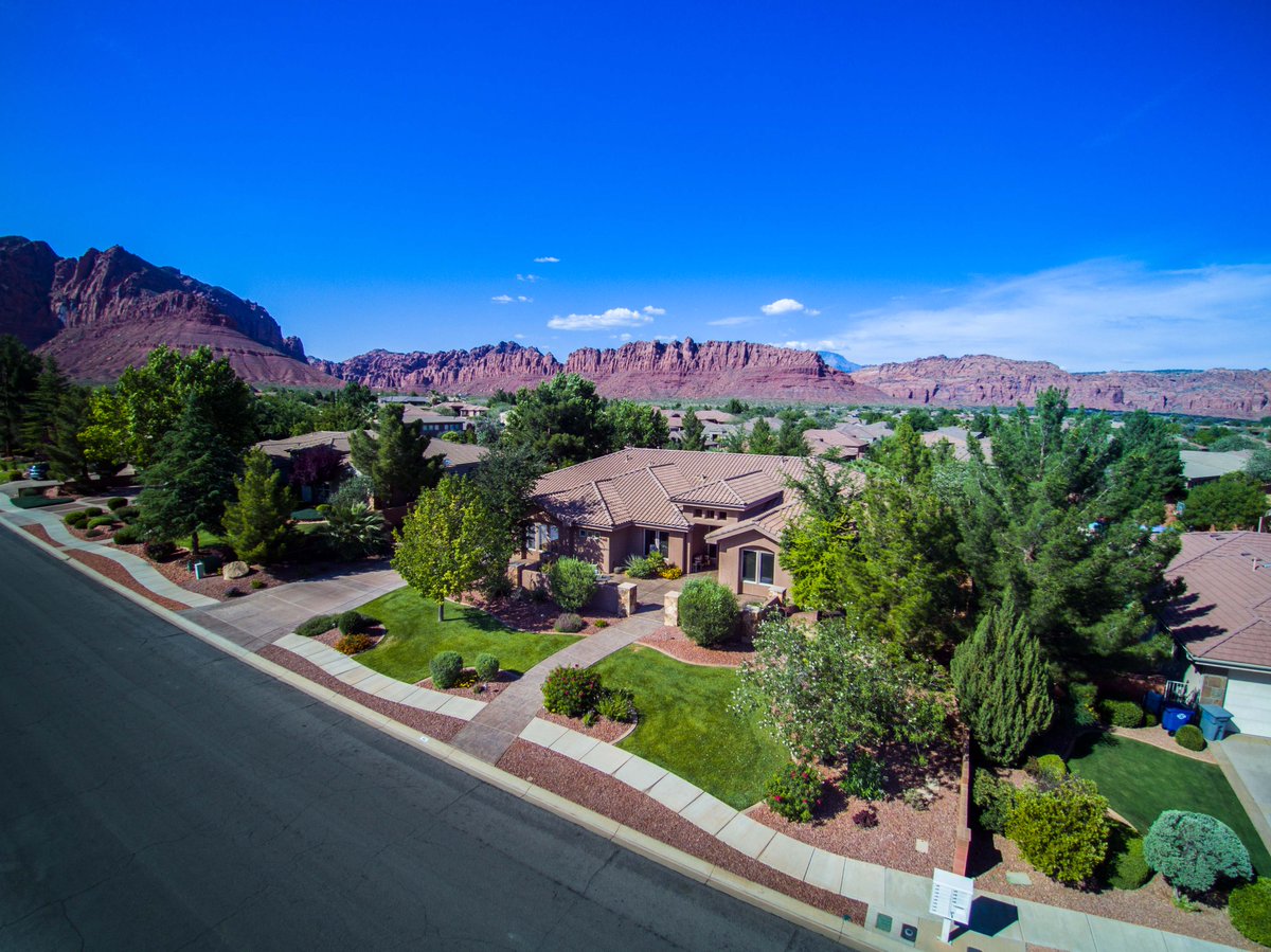 leewebb's tweet image. Photoshoot Complete 86 Painted Hills Ivins 84735 #drone #realestate #architecture #typhoonH #photography  #Nikon #burnettgroup  #stgeorge