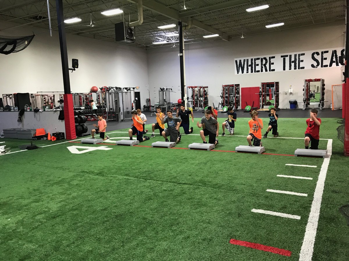 Overtime_Sports's tweet photo. Wayne PAL Football program getting in some speed and football work! #footballtraining #gettingready4fall #hardwork https://t.co/Bp62OME922