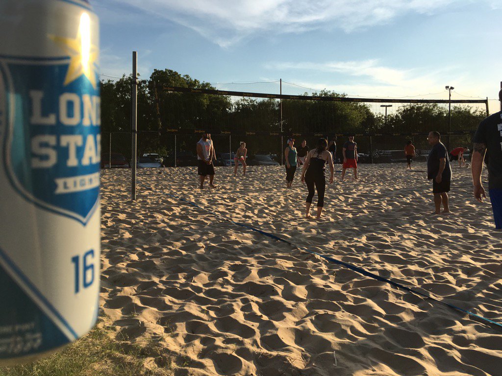 beerasaurusTEX's tweet photo. #lonestarbeer @SASideliners competition is fierce #gsg https://t.co/lO2m2zKYM7