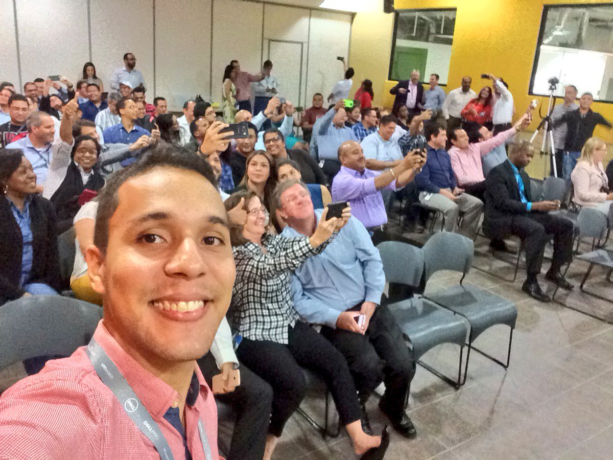manuLrios's tweet photo. #CulturalCode Session by VP Patrick Felder at @DellPanama 🇵🇦 and we got a chance for a #selfie 📷😃🇵🇦
#GoBigWinBig 
#LifeAtDell 
#DellEMC https://t.co/UZxcPAW6Gx