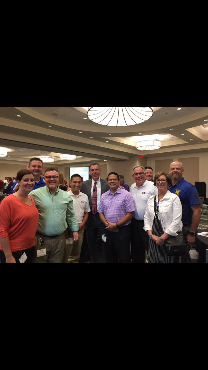 youtoo33's tweet photo. @flanaganchris great photobomb brother. https://t.co/Z9Os5YMqZq