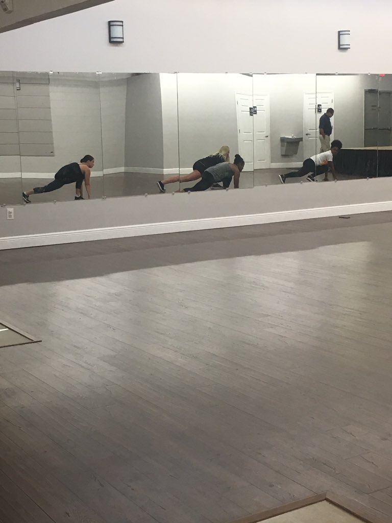 OWSirens's tweet photo. Getting warmed up! So excited for tonight's clinic!! https://t.co/SnHKqBcBwn