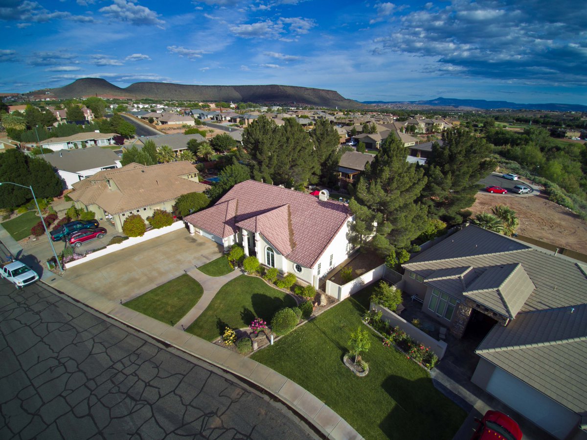 leewebb's tweet image. Photoshoot Complete 2057 W Moonglow Pl Saint George 84770 #realestate #architecture #photography #Nikon #stgeorge #leewebb #utah #yuneec