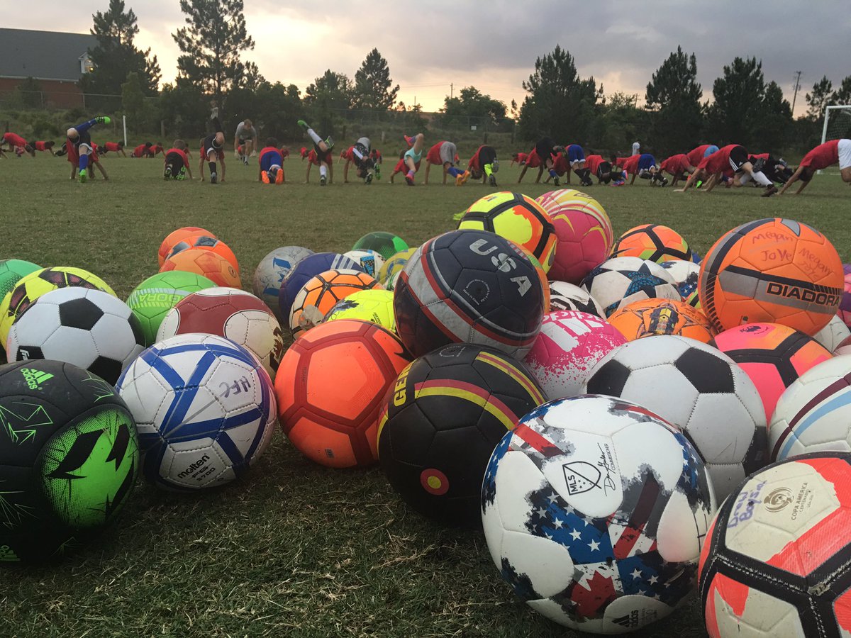 SOCCERHEAD77's tweet photo. 70 kids at BSPA Tonight training hard and loving it. @SCUnited_FC @scunitedbantams #TRAININGCORPS https://t.co/tDQY6rnb36