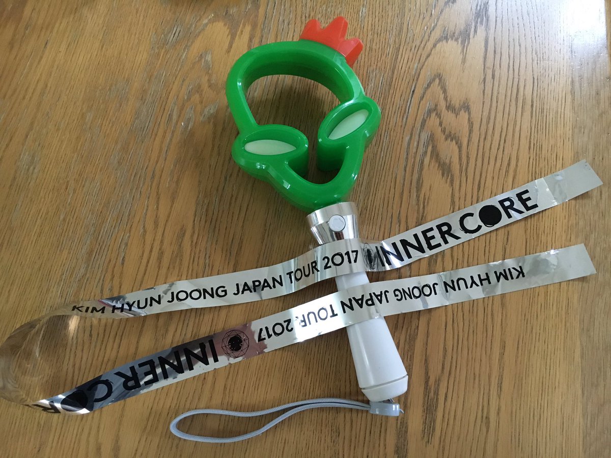 gwiyomichan's tweet photo. やっと テープが取れる座席まで 昇進？しました😍
うれしい〜🎵
#김현중 
#KIMHYUNJOONG 
#InnercoreKHJ2017 https://t.co/Xh4zpgDD2o