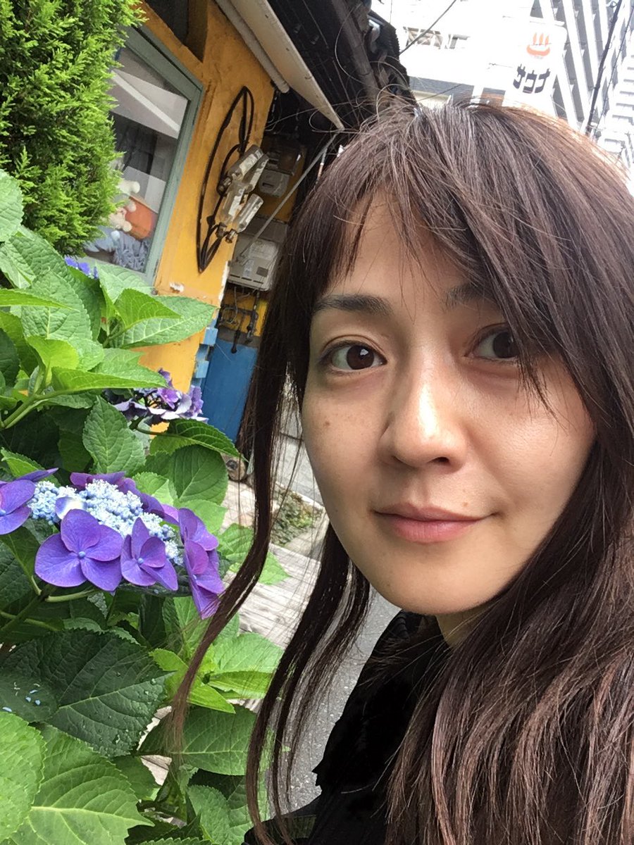 あだち理絵子 Na Tviteru おはよーさーん 中崎町からの毎日放送向かってまーす 紫陽花に癒され 髪の毛ボサボサ すっぴん でも綺麗にしてもらうんだもん