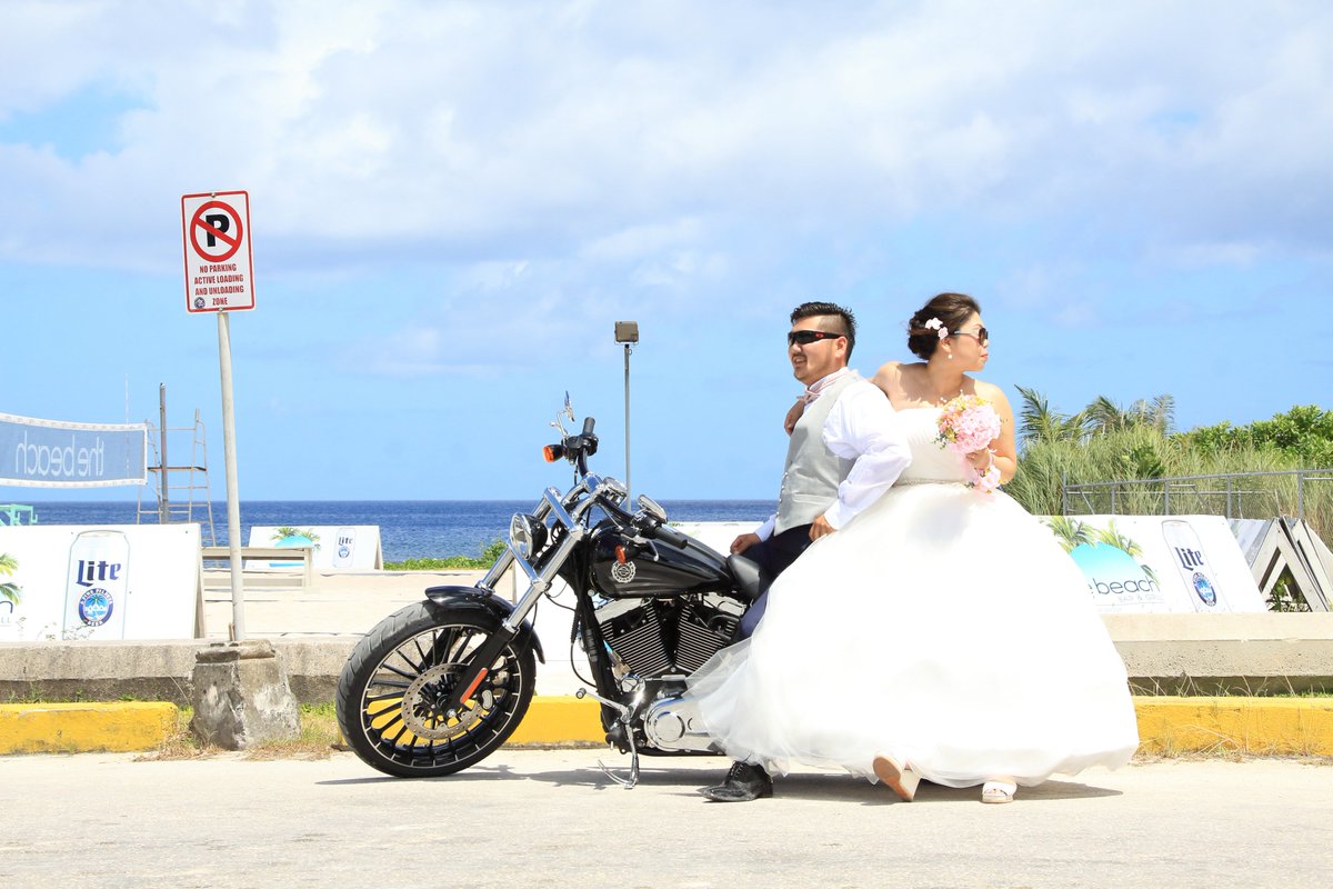 サイコー二次会 先日のグアムロケーション撮影 グアムでハーレーダビッドソンのレンタルバイクが出来るって知っていましたか グアムウェディング グアム挙式 ハーレー レンタルバイク ロケーションフォト T Co Cbrld8ulsz T Co