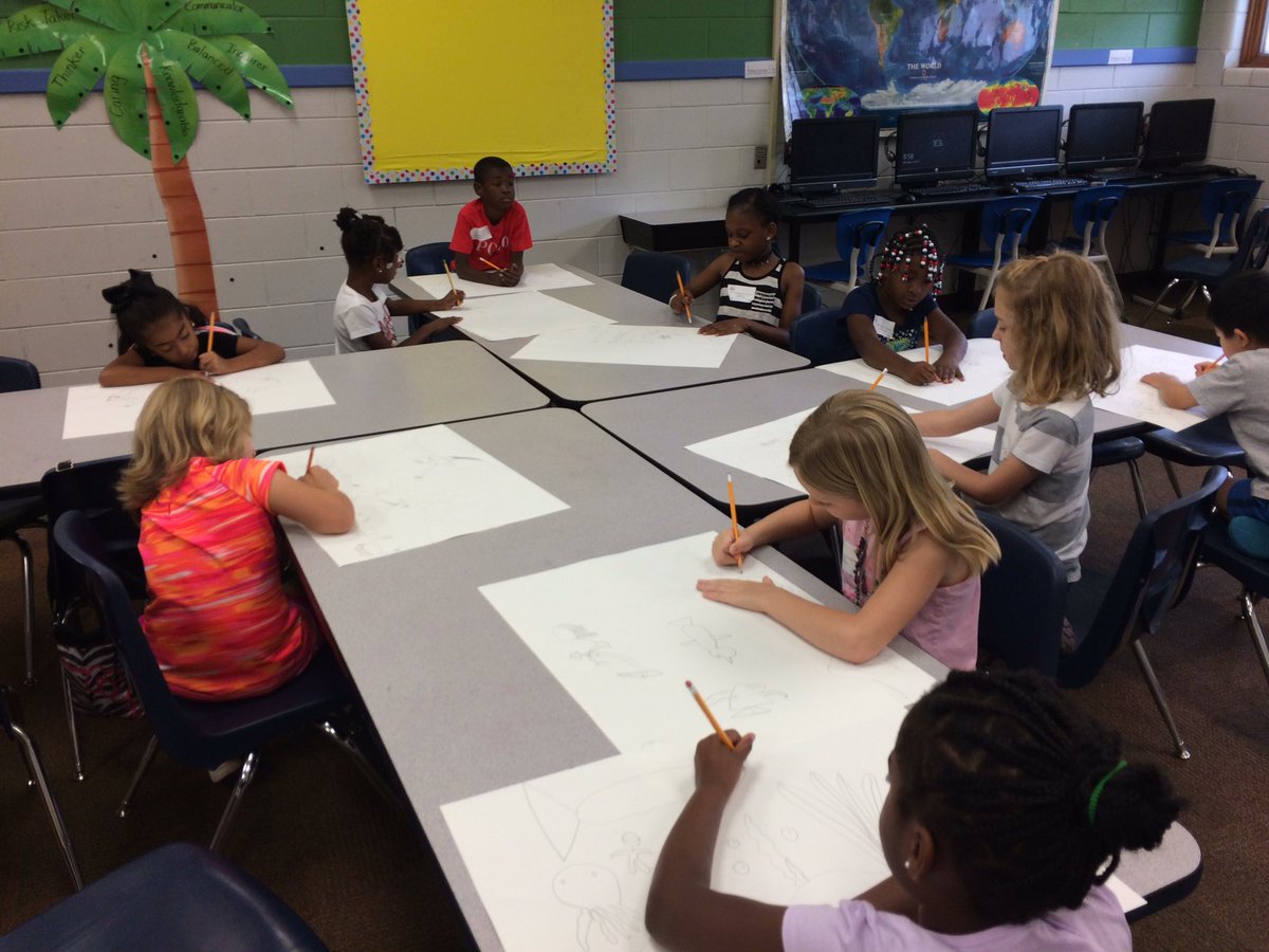 RoigMcKnightart's tweet photo. Summer enrichment has started and the kids are loving being creative. #tcslearn @TCSBoardofEd @TCSArts https://t.co/kwe2NLpowl