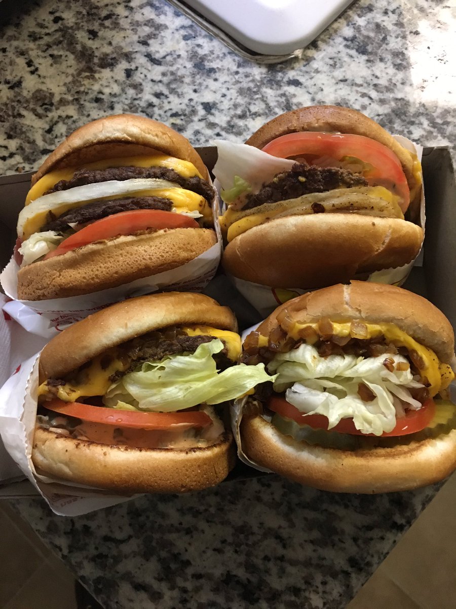 4Men4Days2Cars's tweet photo. In-n-Out of LA real quick. https://t.co/elHYtPqwvb
