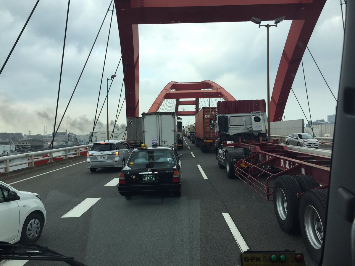 現場写真 神戸ハーバーハイウェイ 六甲大橋でトラックが車両火災発生 Togetter 現場写真 神戸ハーバーハイウェイ 六甲大橋でトラックが車両火災発生 Togetter