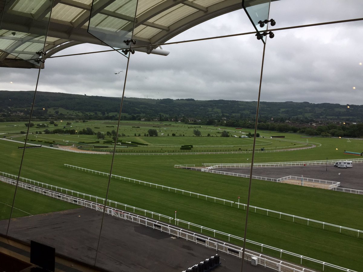 QuestlineMD's tweet photo. Nice view this am @Circle2Success #bigbreakfast @CheltRaceEvents #panoramic https://t.co/V5ZasKQuCr