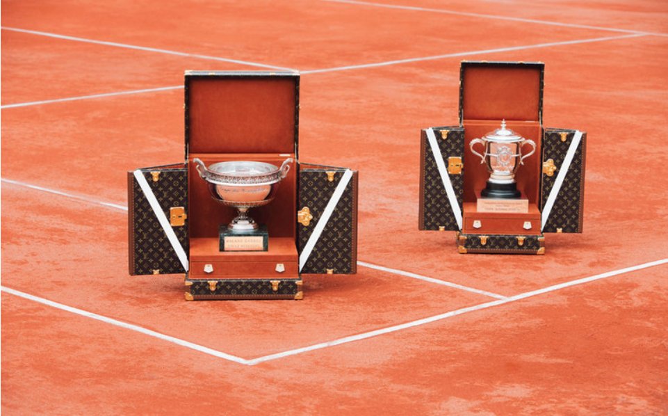 labelepv's tweet photo. #RolandGarros2017 : quand deux prestigieuses maisons @labelepv collaborent : @Mellerio et @LouisVuitton https://t.co/6whnSYIIZg
#savoirfaire https://t.co/KPC8SLC1Hs