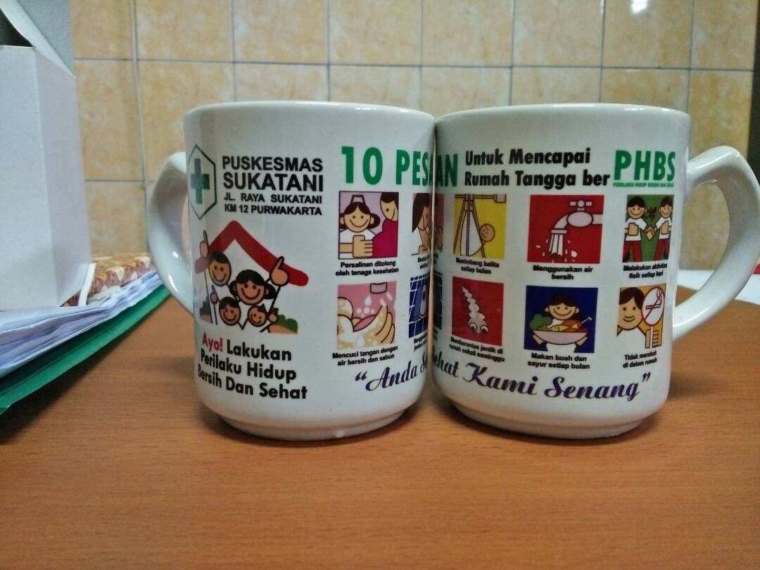 Mau tau gmn caranya dpt gelasnya puskesmas sukatani ? Gampang bgt.. tinggal simak apa yg di sampaikan petugas &amp; jwb prtanyaannya.. 😉😉