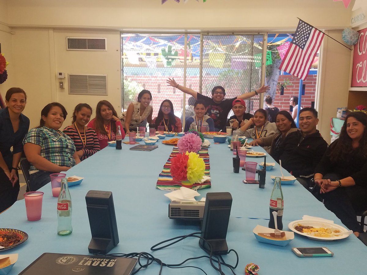 aribennett's tweet photo. We're so proud of our English learners graduating in the class of 2017. #SVPolyPride #Bilingual #Dream #Achieve @LDNESchools https://t.co/umSOTPeWOm