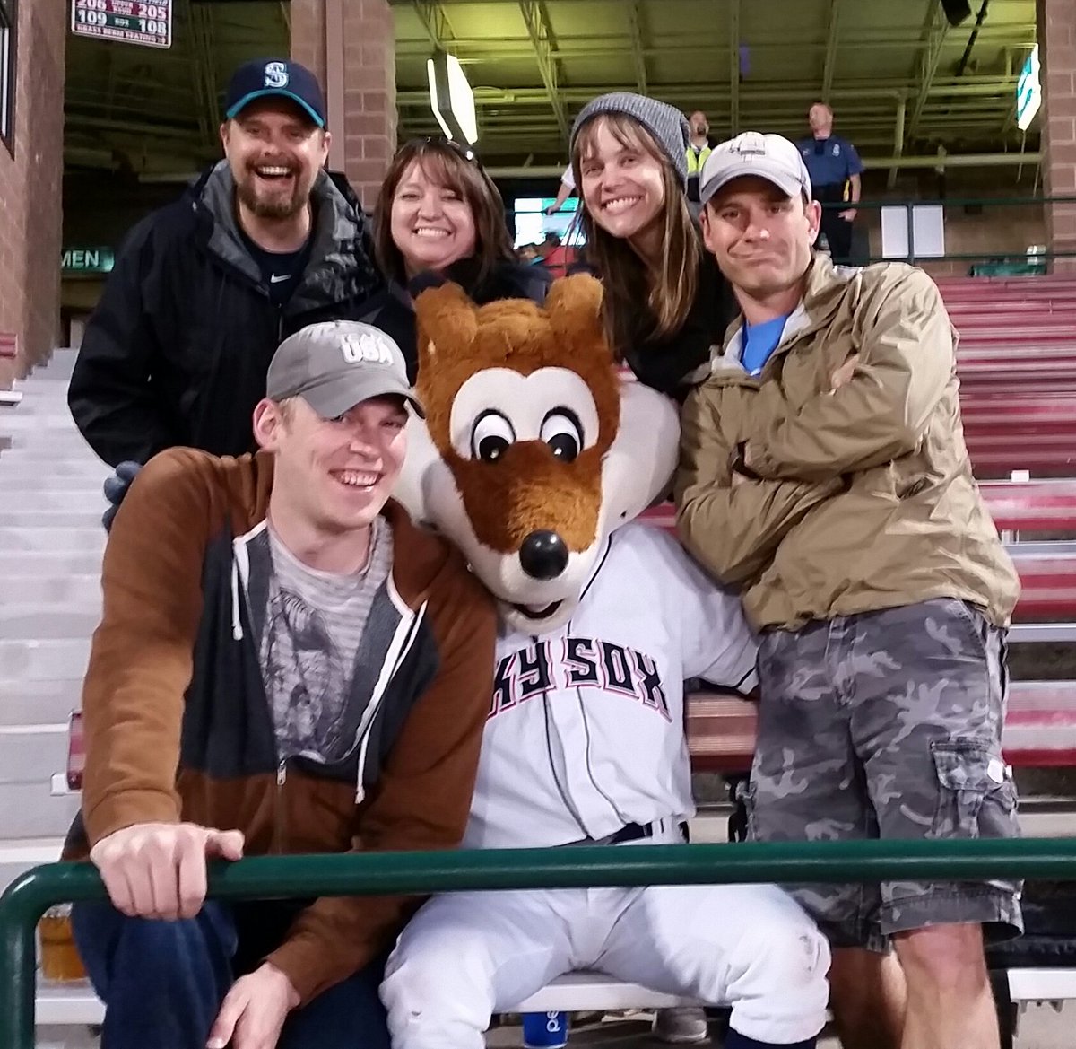 theStickHorses's tweet photo. The Sticks are hanging with Sox tonight. @skysox @theStickHorses https://t.co/TvTvrCS0WO