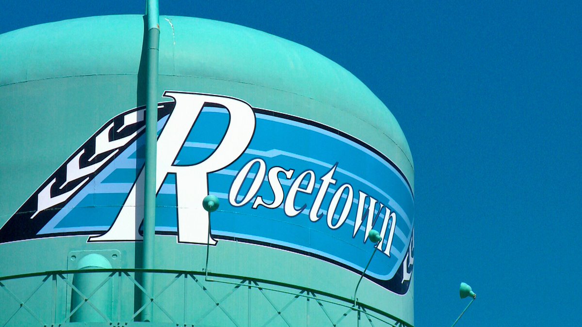 ctvsaskatoon's tweet photo. First stop: Rosetown! Recap all of tonight's Hometown Tour visit: https://t.co/YIDc3vpZRU #ctvhtt #sask #sk #rosetown #yxe #ypa https://t.co/9dHArIjB1B