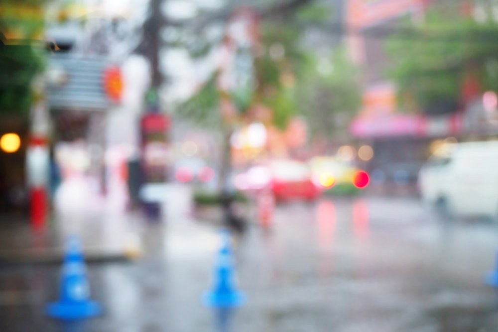 IDEAS_4_GOOD's tweet photo. ついつい出かけるのが億劫になる雨の日。このアートを見れば、そんな億劫さも少しは吹き飛ぶかもしれない。/雨の道に彩りを。水中の生き物が浮かび上がるProject Monsoon https://t.co/eBuaLGbEoF #デザイン #アート #ProjectMonsoon https://t.co/aO0rf4eeHu