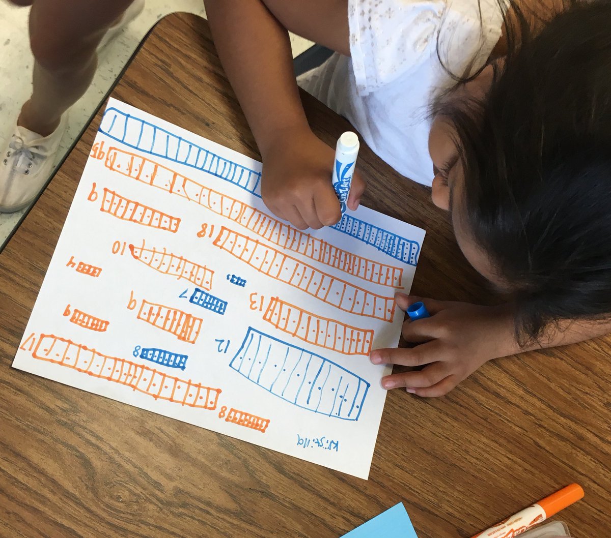 Mrs_Clark_'s tweet photo. 1.5 days left... I have faith they WILL figure this out before summer vacation! 😉👍🏻 #fidgetspinnermath https://t.co/2D8x5hJzZY