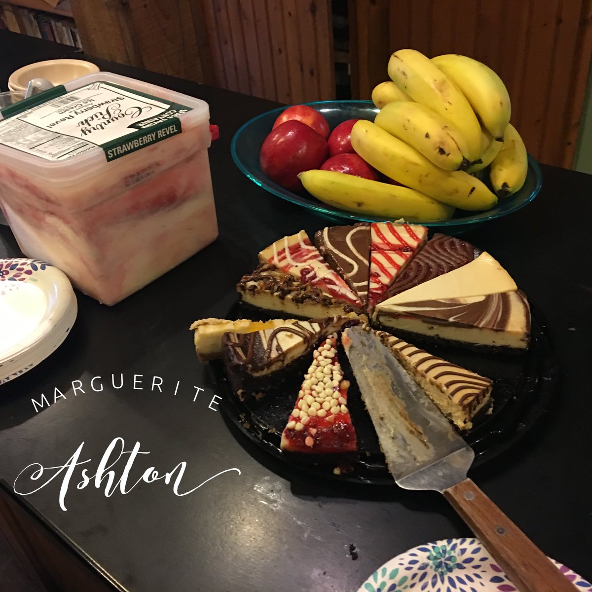 msashton_writer's tweet image. Rustic living. Writer ❤️ and great food. Just what I needed to write 2,003 words! #Write2TheEnd @shawnamawna @MuseInks @KimGANEPossible TY!