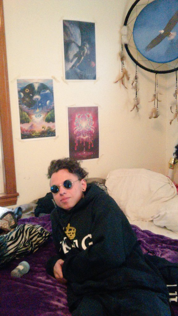 liveitmicheala's tweet photo. Babe taking my new sunglasses💕 https://t.co/zce70fTCZh