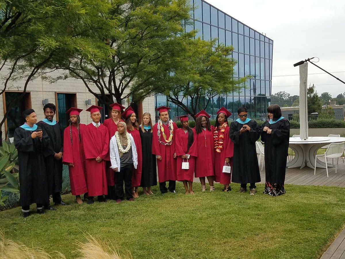 chetpipkin's tweet photo. @dvschools @DaVinciRISEHigh 1st ever graduating class, our Class of 2017 &amp; some talented staff. @belkin, naturally. :) thx @XQAmerica ! https://t.co/GdL8oVMzae