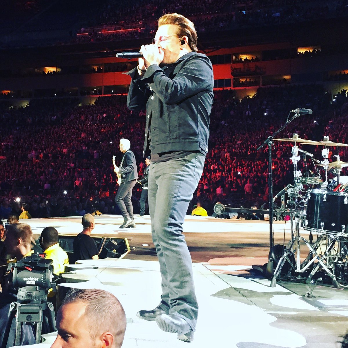 nooccar's tweet photo. Bono &amp; @u2 absolutely destroyed it tonight for the #joshuatreetour2017 #wewereclose https://t.co/iXenR8ylgU