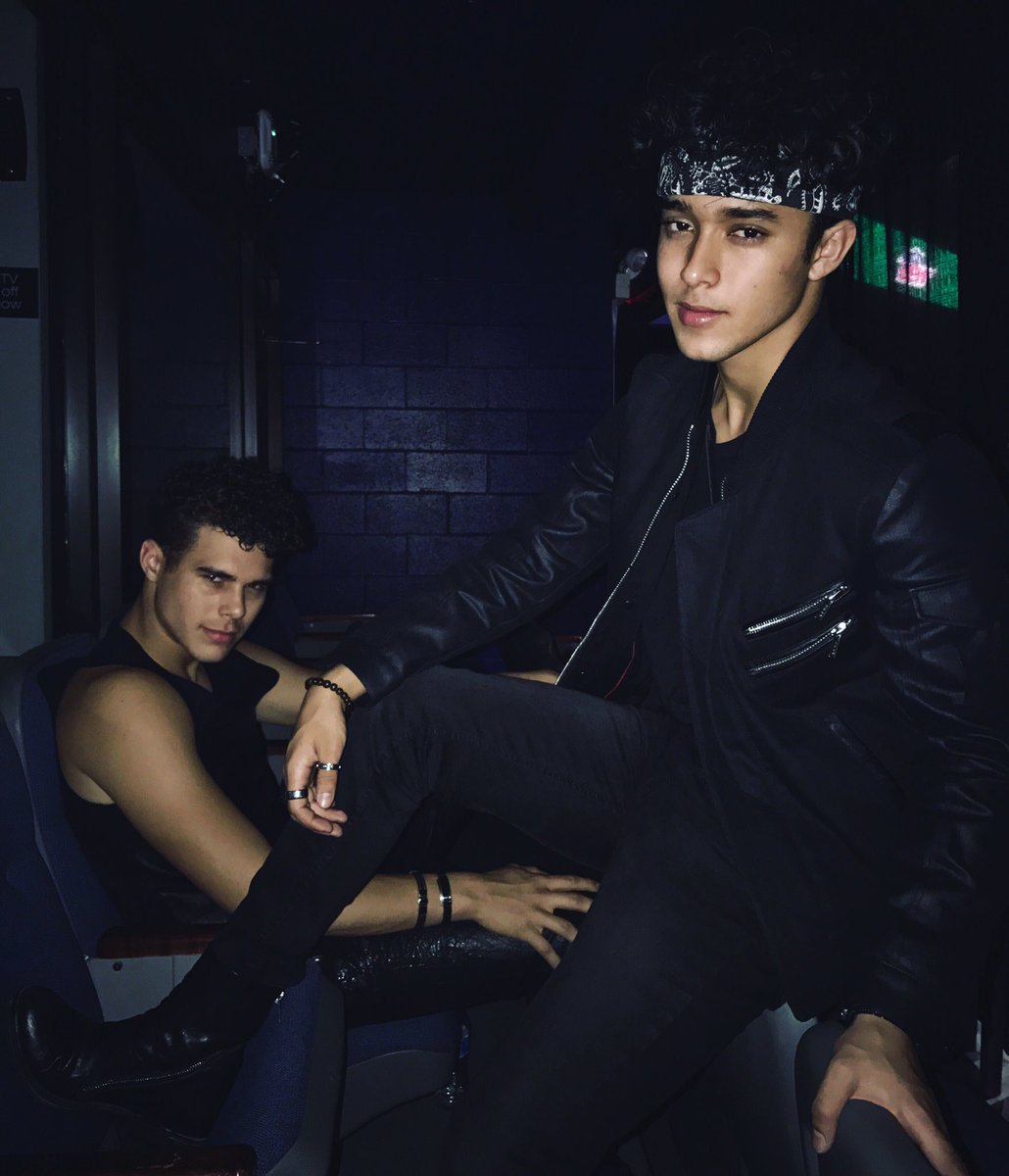 JOELDELE0N's tweet photo. Aquí con Zabdi 😋 #CNCO https://t.co/inLjo7fdd4