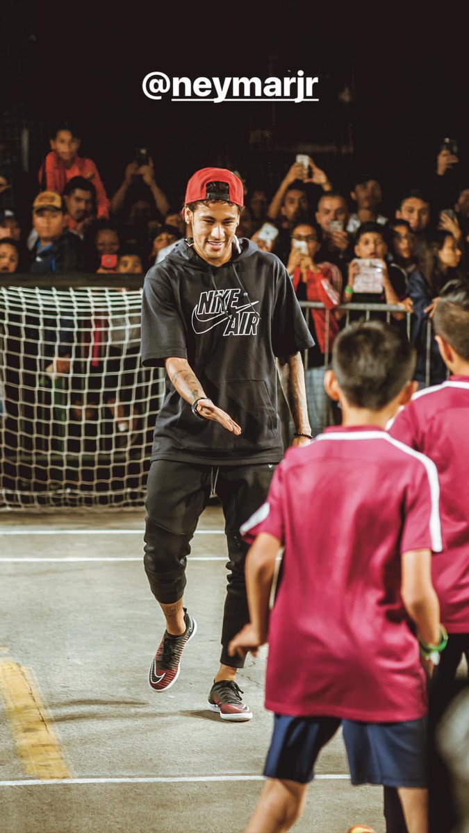 uaicrisnj's tweet photo. #NeymarLive https://t.co/meUXjPIhGA