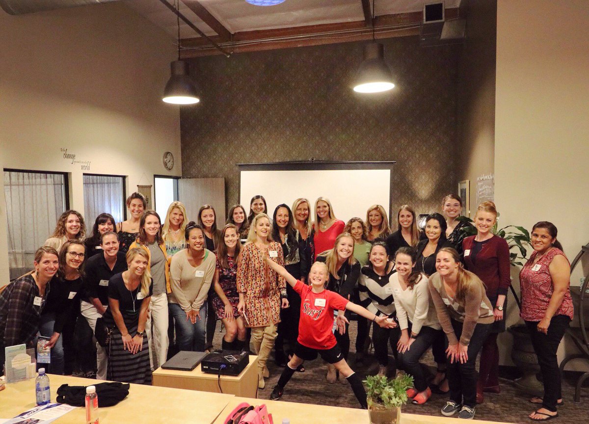 WISESanDiego's tweet photo. And that's how you do #Entrepreneurship 👊🏻 Thanks to all tonight's guest speakers, sponsors and attendees! Now go #BeYourOwnBoss https://t.co/gDDKWvmShk